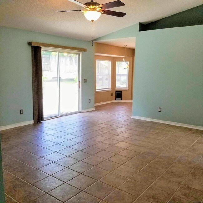 Building Photo - 1248 Northview Dr