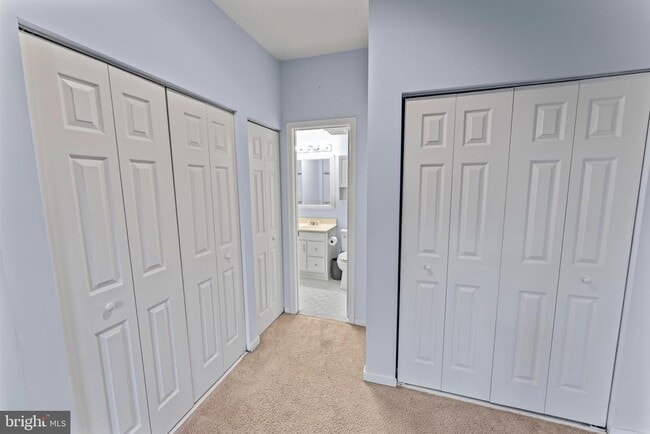 Building Photo - 301 S Reynolds St