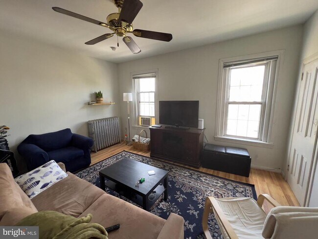 Foto del edificio - 2424 Poplar St