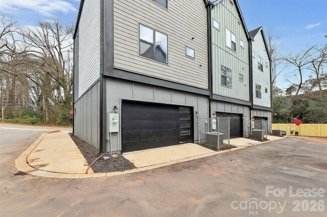 Building Photo - 1110 Ivan Dr