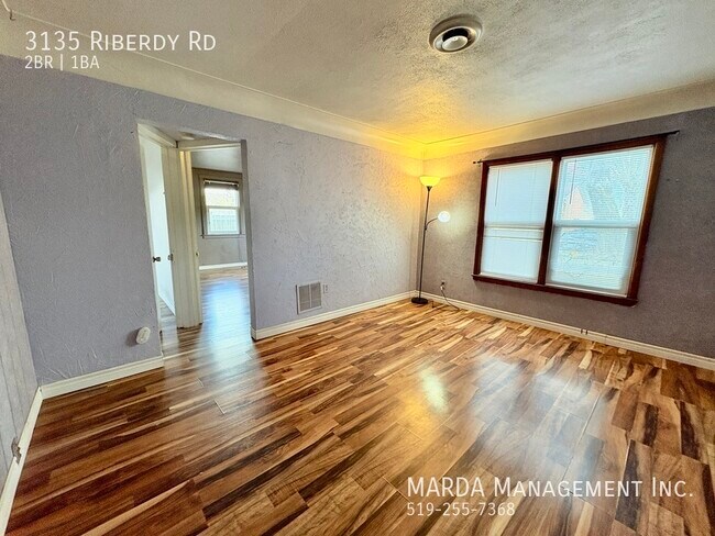 Building Photo - CHARMING 2 BED/1BATH BUNGALOW W/ POOL + UTILITIES