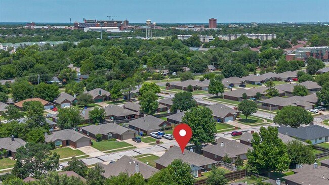 Building Photo - 1713 Sumac Dr