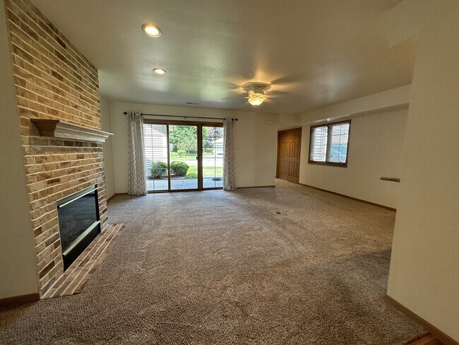 Foto del edificio - 2230 Circle Ridge Rd