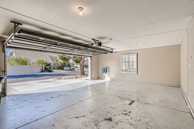 Building Photo - 2224 Bear Valley St