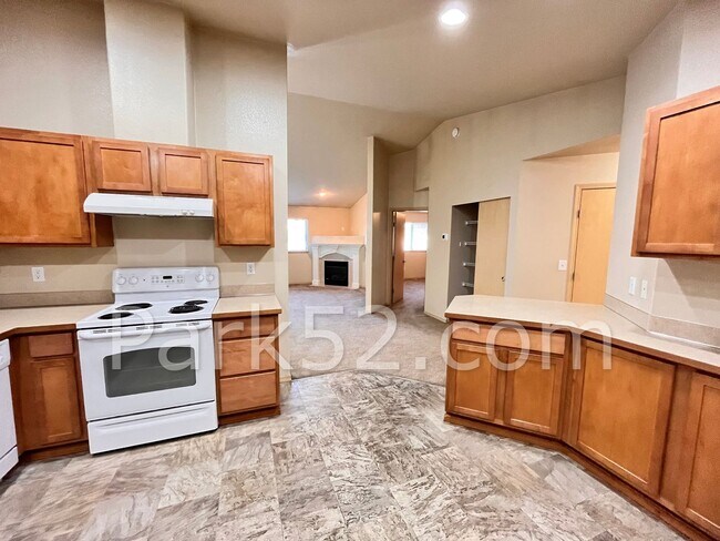 Foto del edificio - 3-Bedroom Duplex Home - Gated Community - South Hill