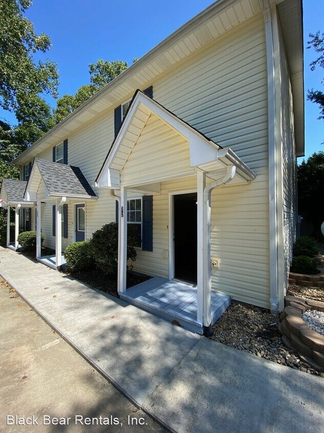Primary Photo - 2 br, 2.5 bath House - 72 Asares Hill Road
