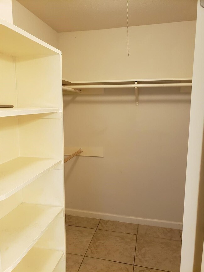 Foto del edificio - 16007 Glen Mar Dr