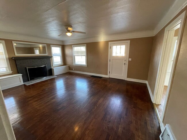Building Photo - 2bd/1Ba Home by Davis High School!