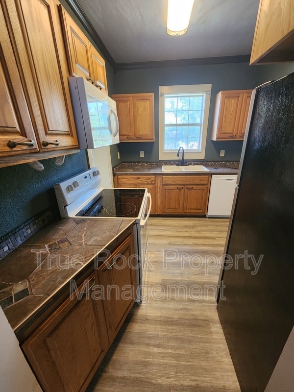 Foto del edificio - 331 W 17th St