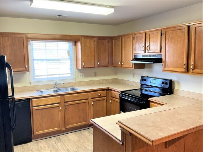 Building Photo - 3100 Woodcrest Way