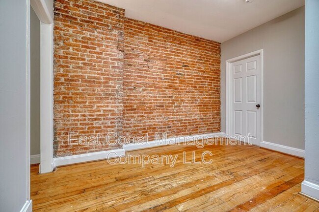 Building Photo - 1714 Linden Ave