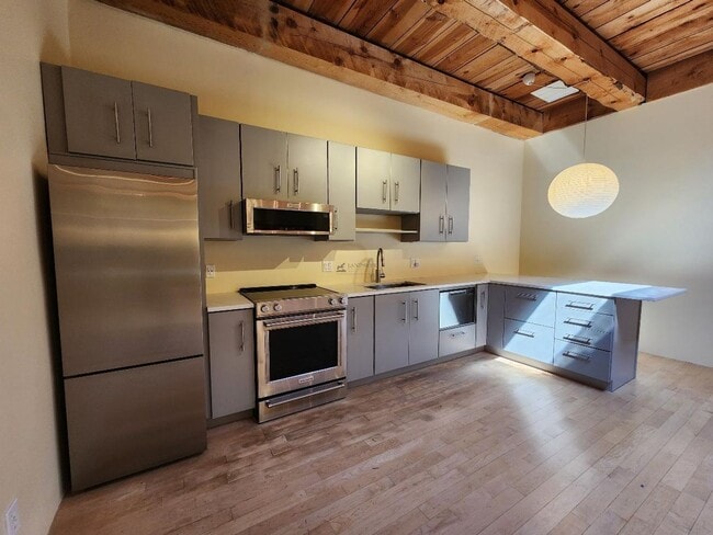 Building Photo - 749 Alto St