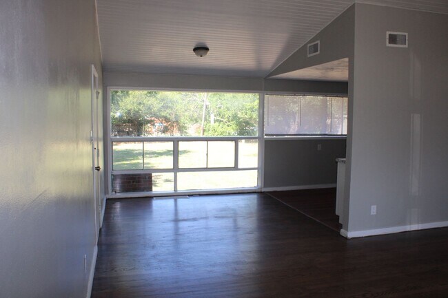 Building Photo - In the Heart of Midwest City *PROMO FIRST FULL MONTH FREE!!