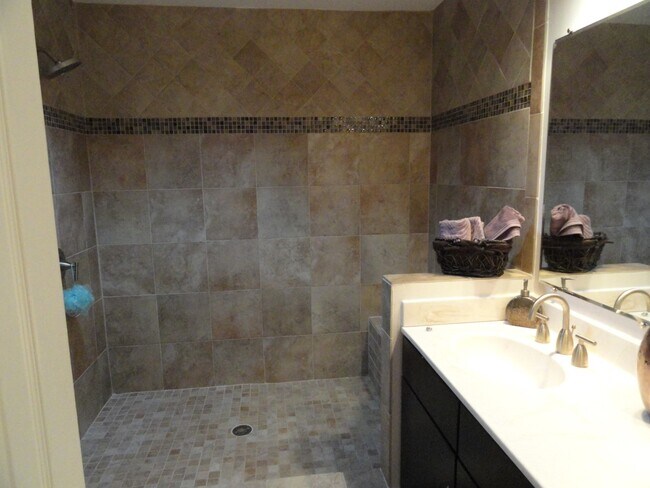master bath - 7713 Lafayette Forest Dr