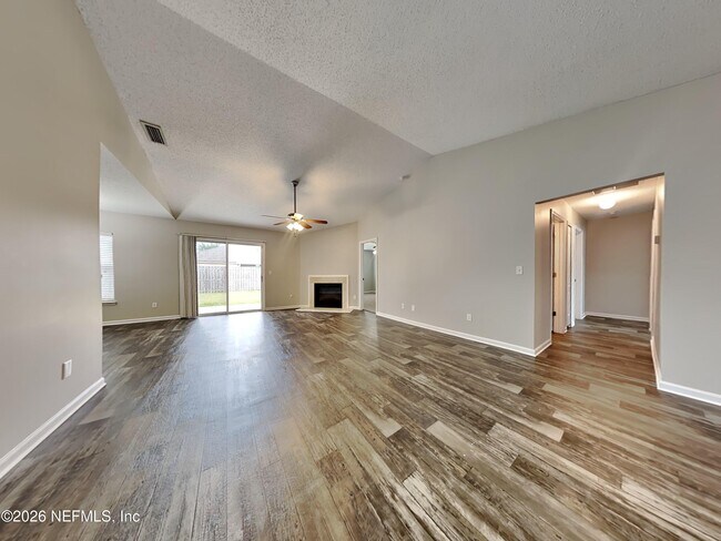 Foto del edificio - 6463 Silk Leaf Ln