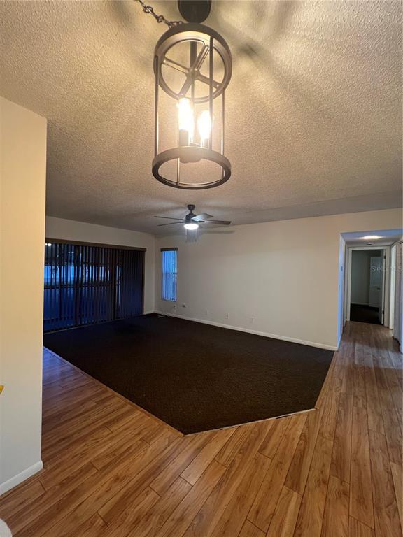 Foto del edificio - 1313 S Pine Ridge Cir