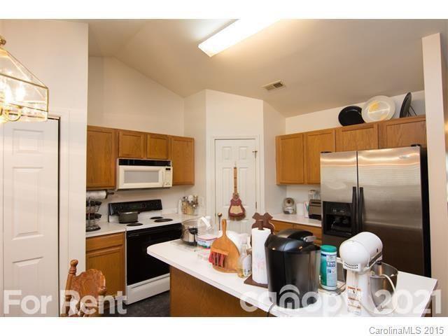 Building Photo - 10011 Redbud Tree Ct