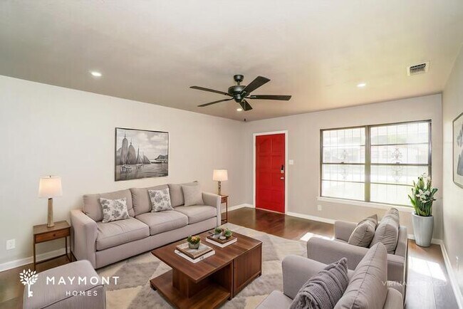 Foto del edificio - 815 Upland Rd