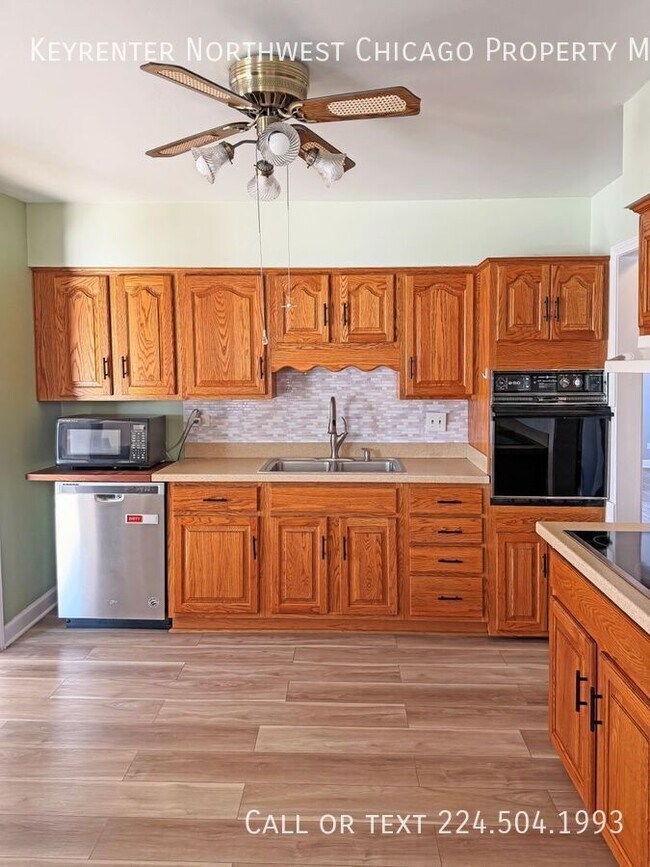 Foto del edificio - 66 Ridgewood Rd