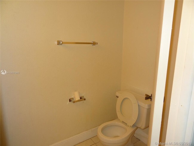 Foto del edificio - 14850 Naranja Lakes Blvd