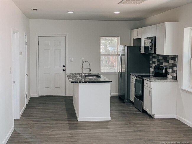 Building Photo - 308 Highland Ave