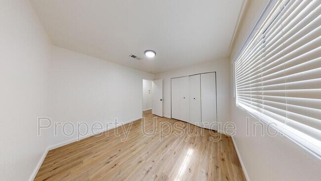 Building Photo - 2061 Rosamond Ave