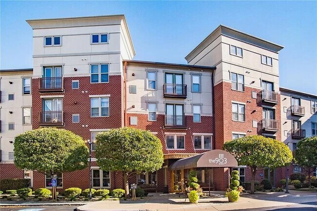 Foto del edificio - 903 Providence Pl