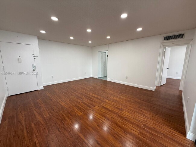 Foto del edificio - 750 NW 43rd Ave