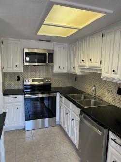Foto del edificio - 8301 Summer Side Dr