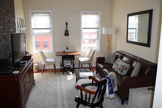 Primary Photo - 324 Washington St