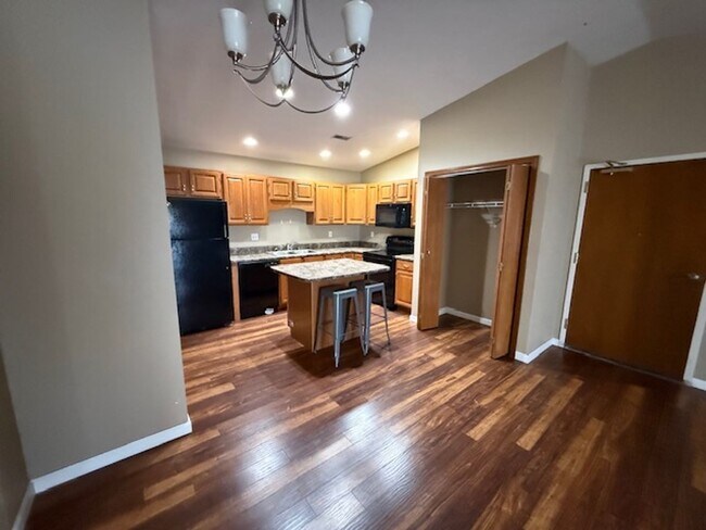 Foto del edificio - 102-116 Goldenrod Dr.