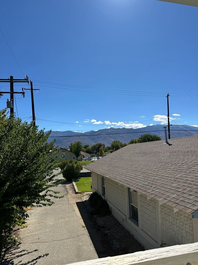Building Photo - One bedroom, one bath, balcony and great views!