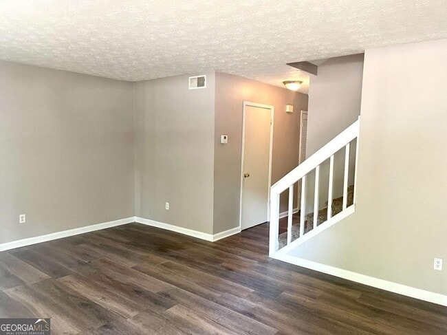 Building Photo - 145 Meadowbrook Ct