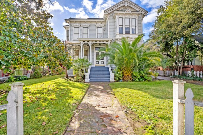 Building Photo - 2044 Alameda Ave