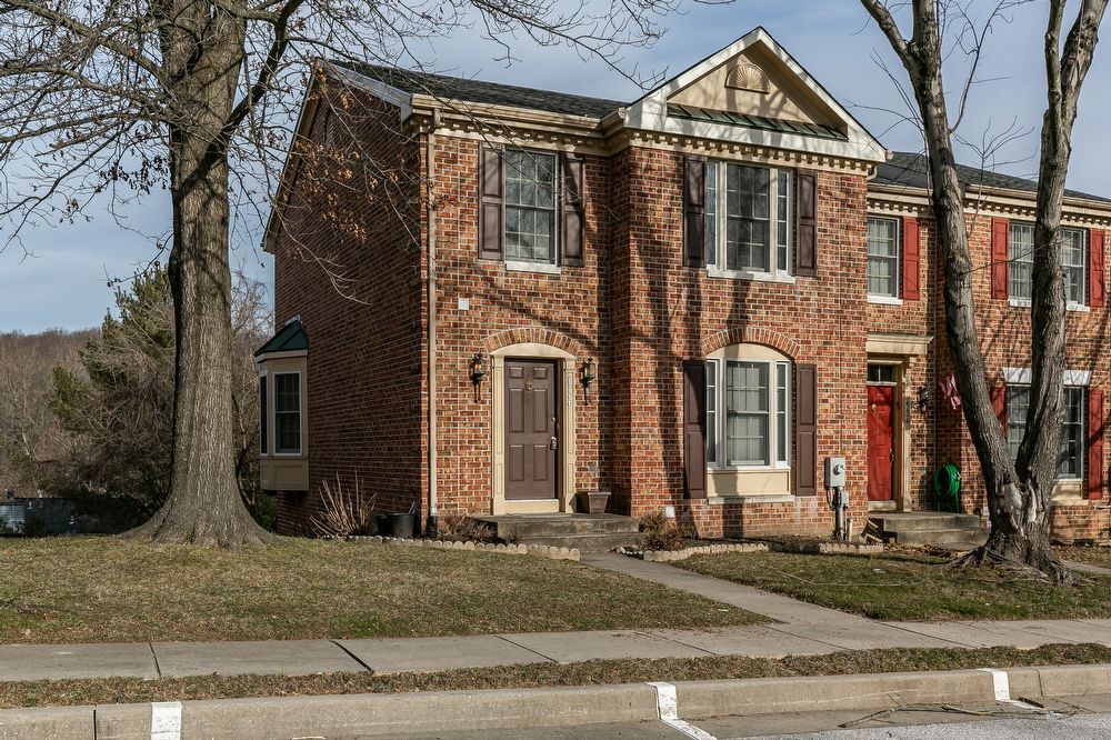 Foto principal - Beautiful Town Home In Greenspring For Rent