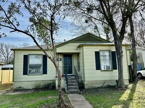 Building Photo - 2712 Mitchell Ave