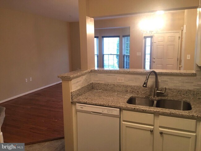 Building Photo - 1908 Gardenia Ct