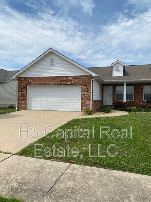 35 Crimson Ct Unit A, Highland, IL 62249 Condo for Rent in Highland