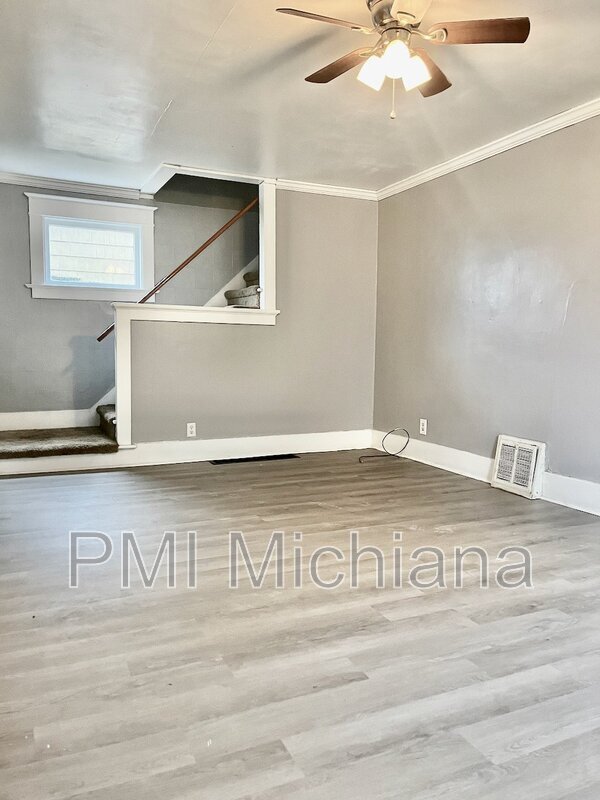 Building Photo - 718 Haney Ave