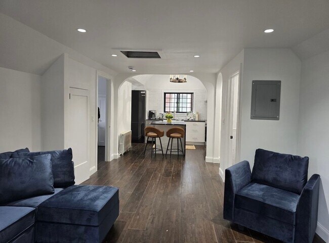 Foto del edificio - 83 Rollins Ave