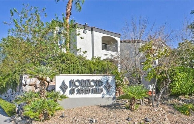Foto del edificio - 950 Seven Hills Dr
