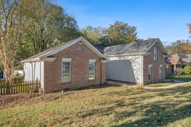 Building Photo - 1409 Aaronwood Dr