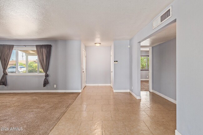 Foto del edificio - 1881 E Palmcroft Dr