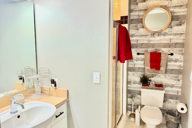 Foto del edificio - 677 N Alexander St