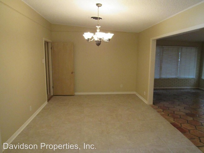 Building Photo - 8807 Woodbury Dr