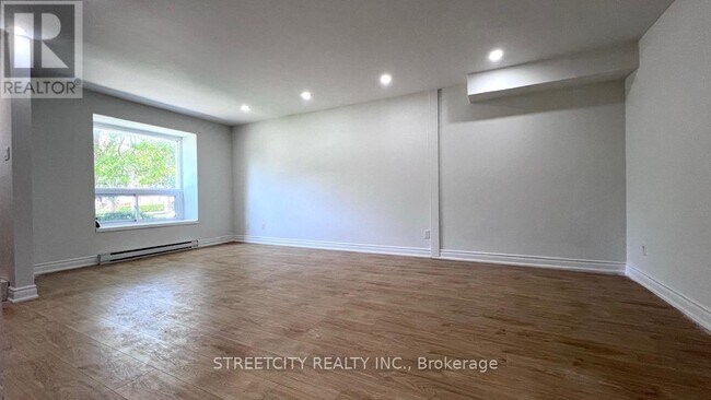 Photo du bâtiment - 1430-1430 Jalna Blvd