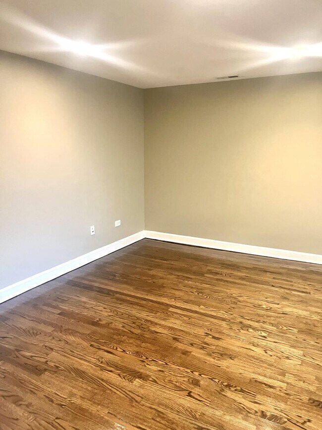 Foto del edificio - 2 bedroom in Chicago IL 60615