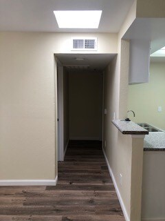 Foto del edificio - 9429 Van Nuys Blvd