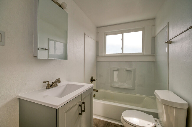 Bathroom - 1869 Perrott Ave