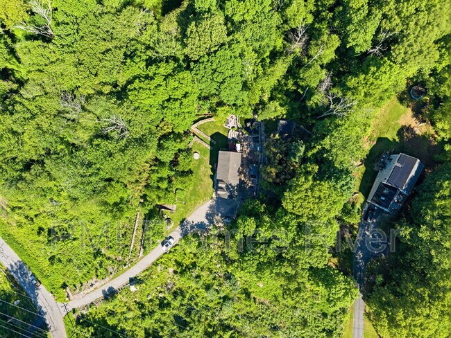 Foto del edificio - 62 Terry Rd